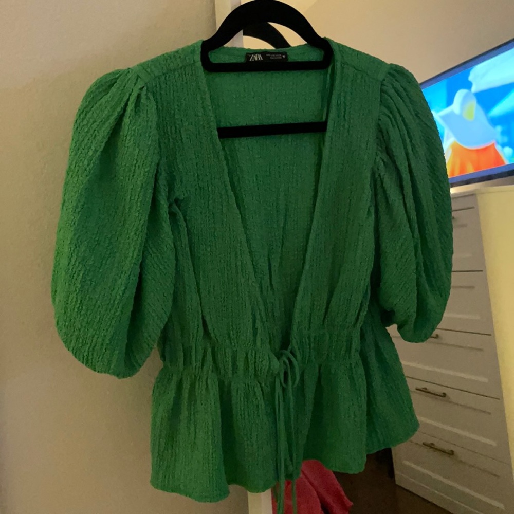 Zara green puff sleeve top NWOT